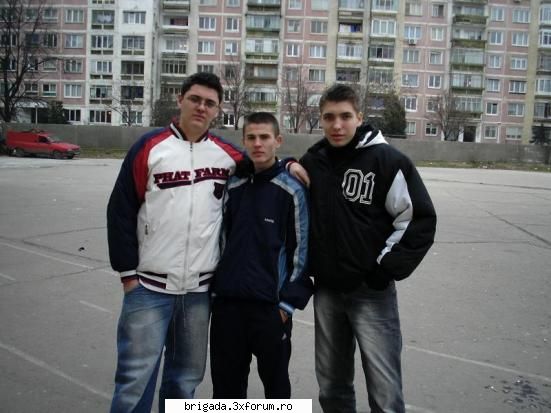 GALERIE POZE COLEGI, BRIGADA..... - uite aici fratii mei si talente de baieti - GaLeRiE pOzE