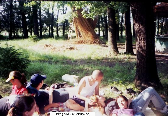 POZEEEE PADURE !!!!!!!!!!!!! - > NOI, SATUI DE ATATIA MICI ..... < :x - GaLeRiE pOzE