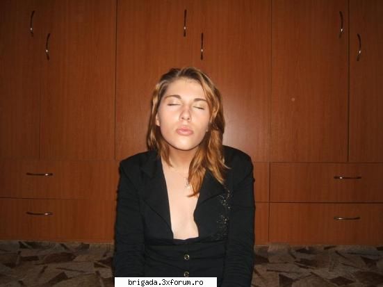 *** PoZe *** - Uitati-va lume la ea !!! - GaLeRiE pOzE